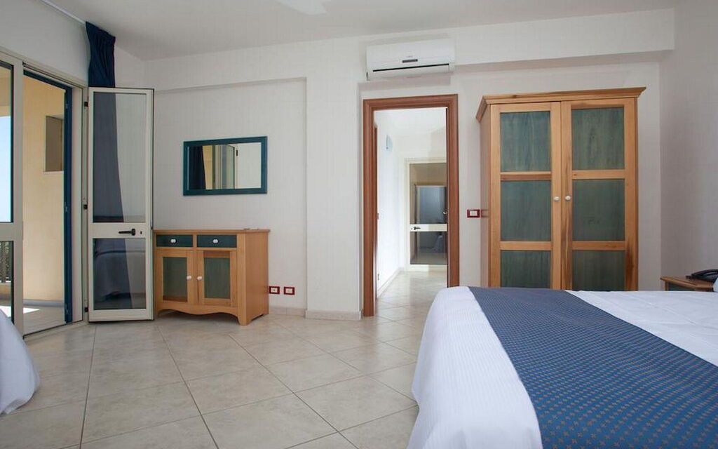 Baraka Apartments - : Autumn, Bedroom, Spring, Summer