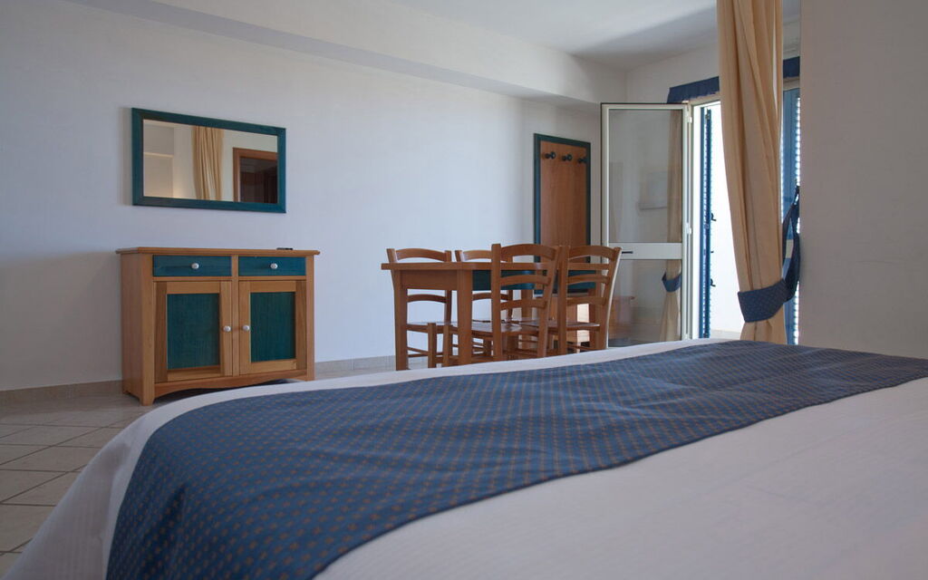 Baraka Apartments - : Autumn, Bedroom, Spring, Summer