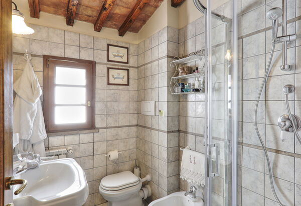 Villa Sunshine: Autunno, Bagno, Estate, Primavera