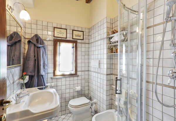 Villa Sunshine: Autunno, Bagno, Estate, Primavera