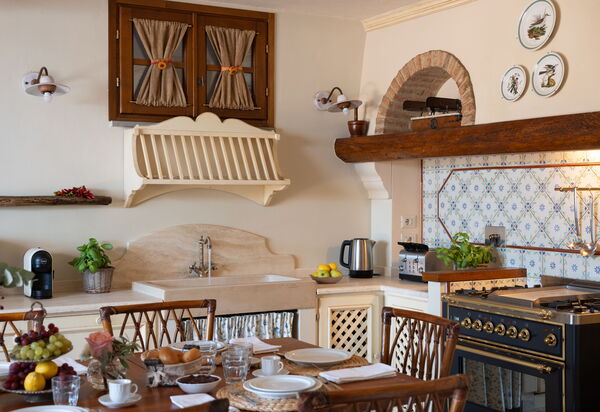 Villa Sunshine: Autumn, Dining Room, Kitchen, Spring, Summer