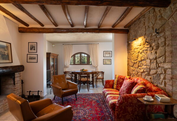 Villa Sunshine: Autumn, Living Room, Spring, Summer