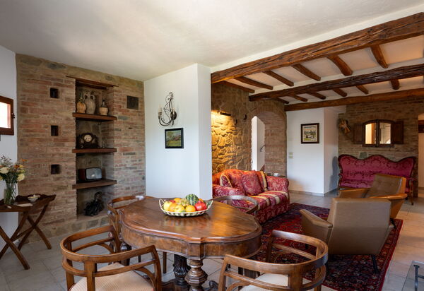 Villa Sunshine: Autumn, Living Room, Spring, Summer