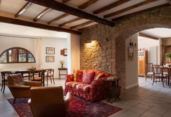 Villa Sunshine: Autumn, Living Room, Spring, Summer