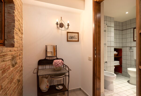 Villa Sunshine: Autumn, Bathroom, Spring, Summer