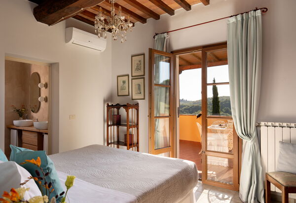Villa Sunshine: Autumn, Bedroom, Spring, Summer