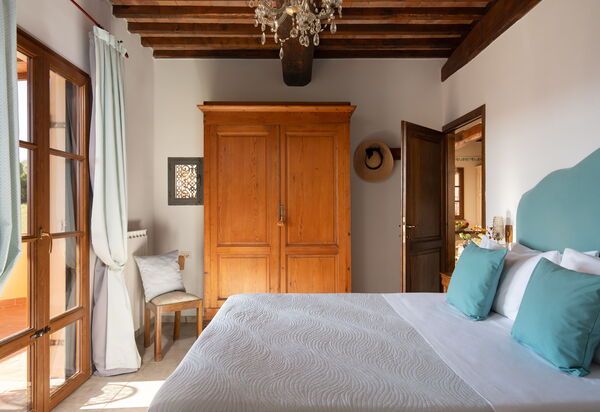 Villa Sunshine: Autumn, Bedroom, Spring, Summer