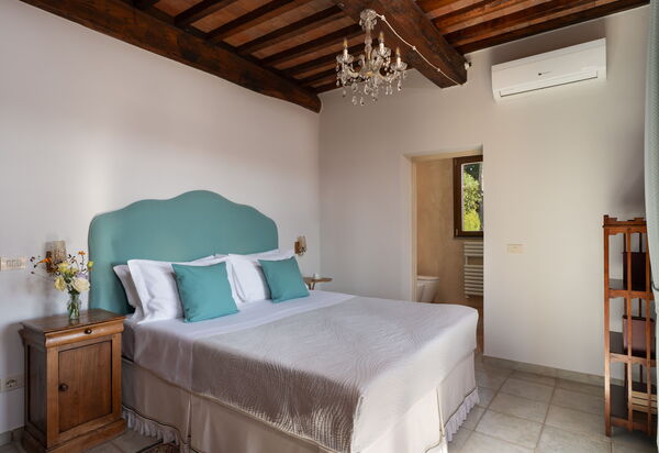 Villa Sunshine: Autumn, Bedroom, Spring, Summer