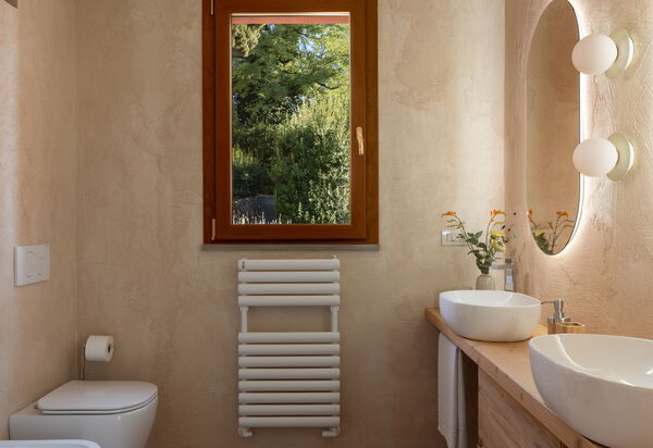 Villa Sunshine: Autumn, Bathroom, Spring, Summer