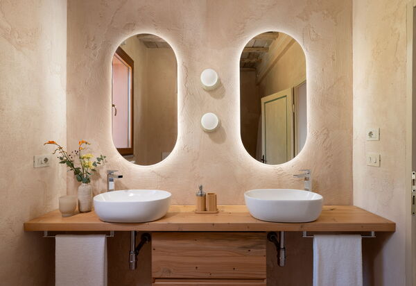Villa Sunshine: Autumn, Bathroom, Spring, Summer