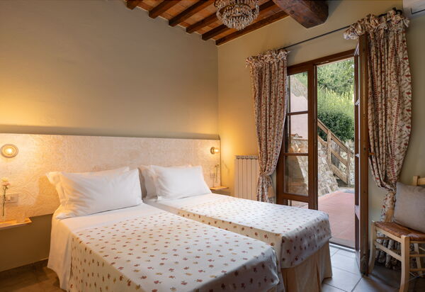 Villa Sunshine: Autumn, Bedroom, Spring, Summer