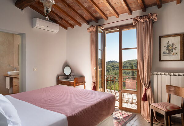 Villa Sunshine: Autumn, Bedroom, Spring, Summer