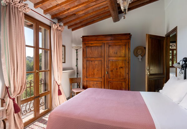 Villa Sunshine: Autumn, Bedroom, Spring, Summer