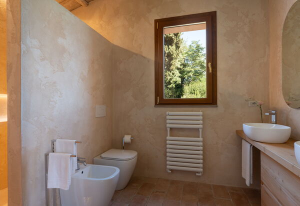 Villa Sunshine: Autumn, Bathroom, Spring, Summer