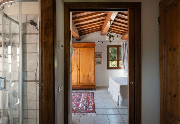 Villa Sunshine: Autumn, Bathroom, Spring, Summer