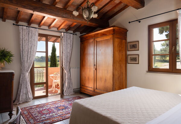 Villa Sunshine: Autumn, Bedroom, Spring, Summer