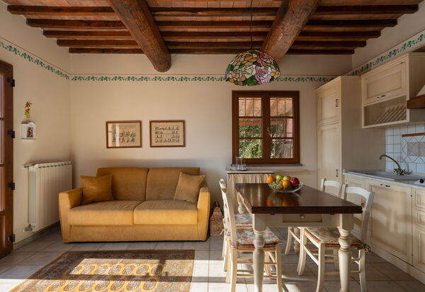Villa Sunshine: Autumn, Spring, Summer