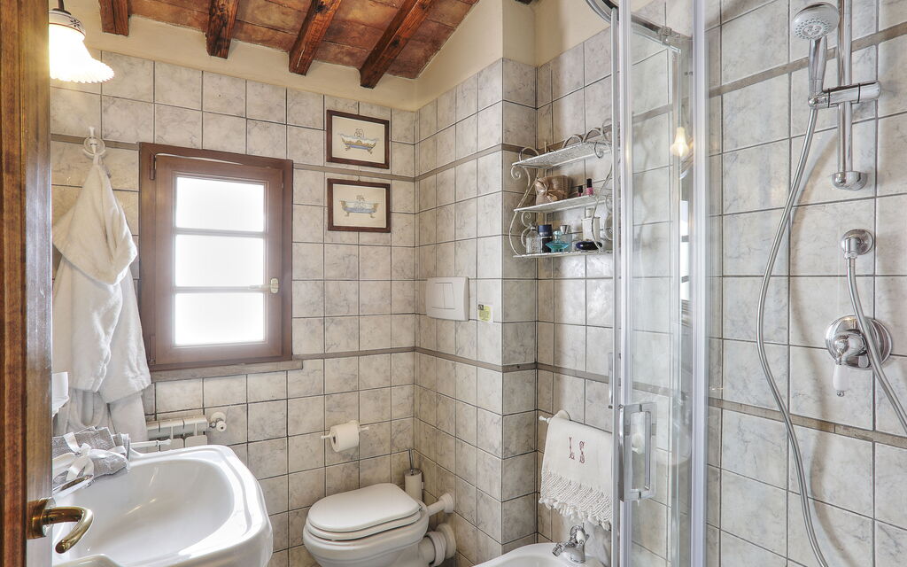 Villa Sunshine: Autunno, Bagno, Estate, Primavera