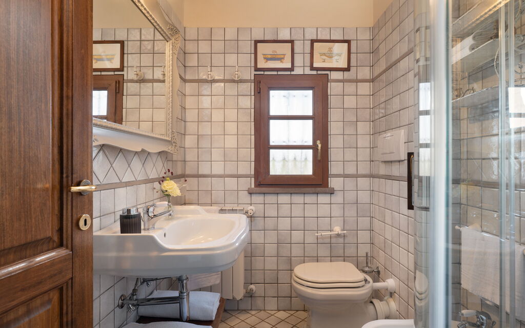 Villa Sunshine: Autunno, Bagno, Estate, Primavera
