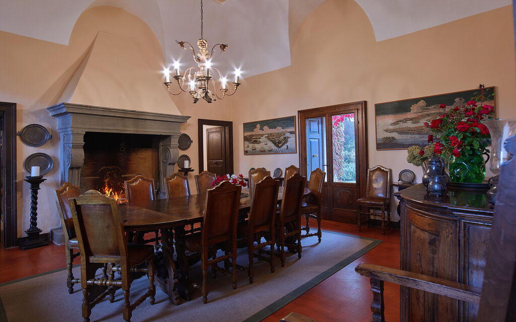 Villa Franciacorta: Autunno, Caratteristiche, Dettagli della stanza, Estate, Primavera, Sala da pranzo