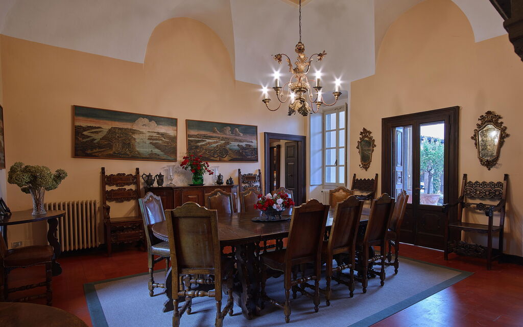 Villa Franciacorta: Autunno, Caratteristiche, Dettagli della stanza, Estate, Primavera, Sala da pranzo