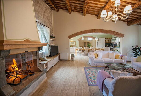 Villa Rugiada: Autunno, Caratteristiche, Dettagli della stanza, Estate, Primavera, Sala da pranzo, Soggiorno