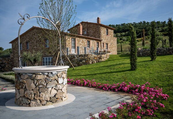 Villa Rugiada: Autunno, Caratteristiche, Estate, Esterni, Giardino, Primavera