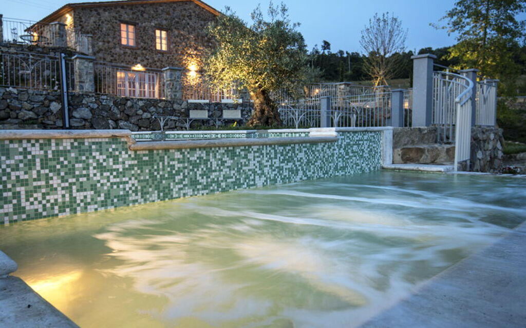 Villa Rugiada: Autunno, Caratteristiche, Estate, Esterni, Giardino, Piscina, Primavera