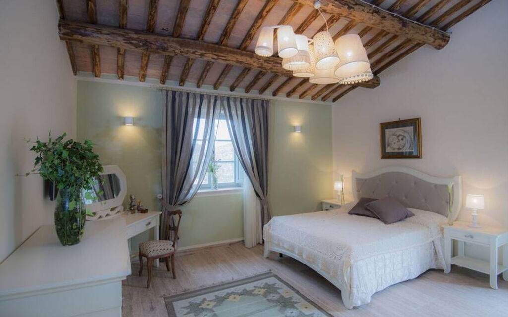 Villa Rugiada: Autunno, Camera da letto, Caratteristiche, Dettagli della stanza, Estate, Primavera