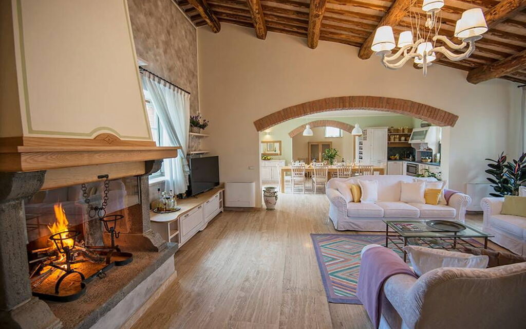 Villa Rugiada: Autunno, Caratteristiche, Dettagli della stanza, Estate, Primavera, Sala da pranzo, Soggiorno