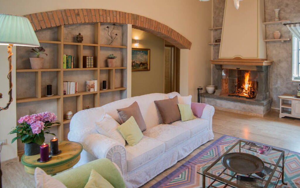 Villa Rugiada: Autunno, Caratteristiche, Dettagli della stanza, Estate, Primavera, Soggiorno