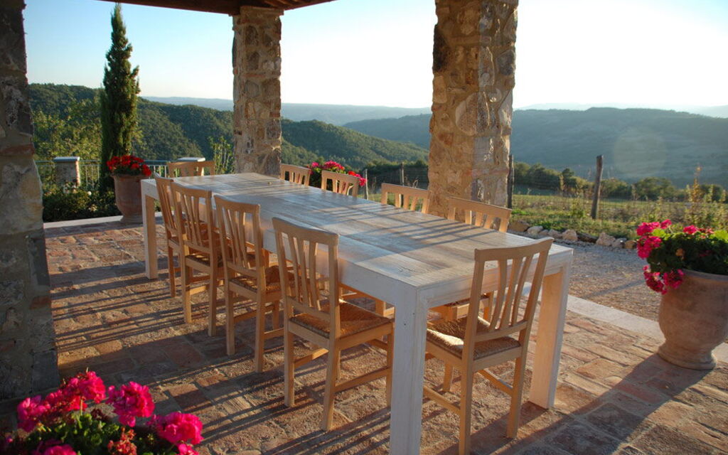 Villa Rugiada: Autunno, Caratteristiche, Estate, Esterni, Giardino, Primavera, Sala da pranzo