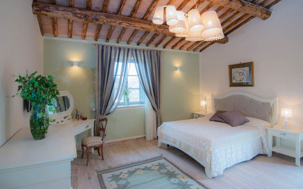 Villa Rugiada: Autunno, Camera da letto, Caratteristiche, Dettagli della stanza, Estate, Primavera