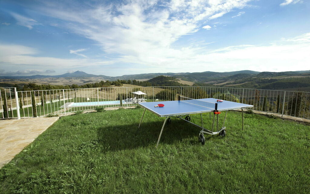 Villa Irene: Attività, Autunno, Caratteristiche, Estate, Esterni, Giardino, Primavera