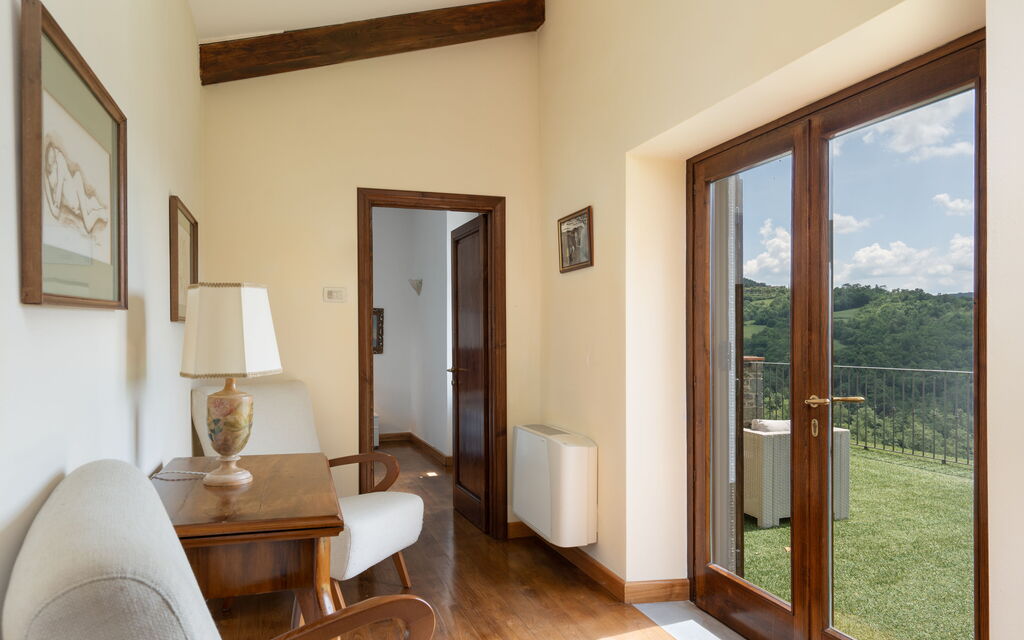 Villa Olivi - Subbiano, Toscana, Pool And Nature: Altra Stanza, Autunno, Caratteristiche, Dettagli della stanza, Estate, Primavera