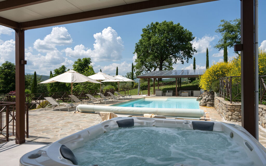 Villa Castelluccio - Arezzo, Toscana: Amenities, Autumn, Building Exterior, Garden, Hot Tub, Pool, Spring, Summer