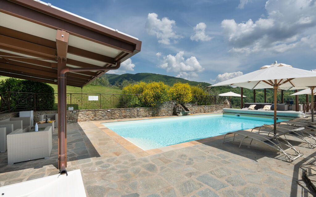 Villa Castelluccio - Arezzo, Toscana: Amenities, Autumn, Building Exterior, Garden, Pool, Spring, Summer