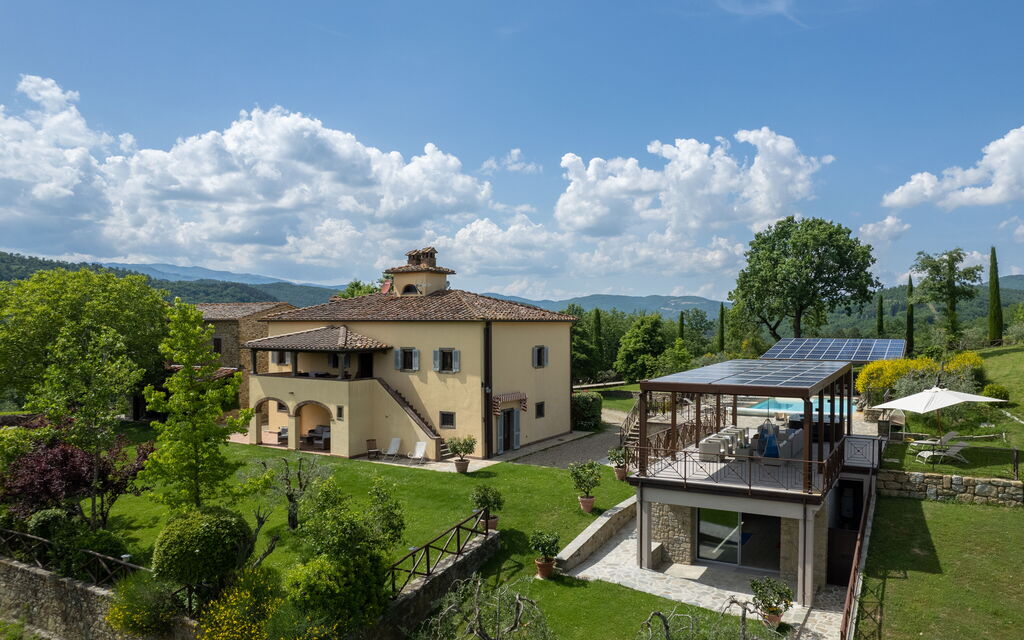 Villa Castelluccio - Arezzo, Toscana: Amenities, Autumn, Building Exterior, Garden, Spring, Summer