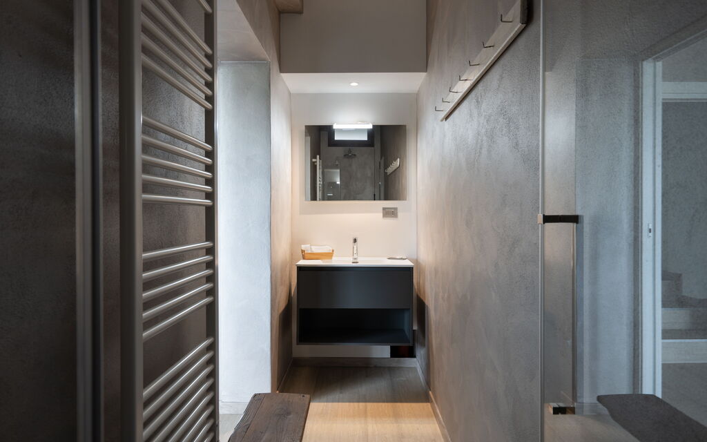 Villa Castelluccio - Arezzo, Toscana: Amenities, Autumn, Bathroom, Room Detail, Spring, Summer