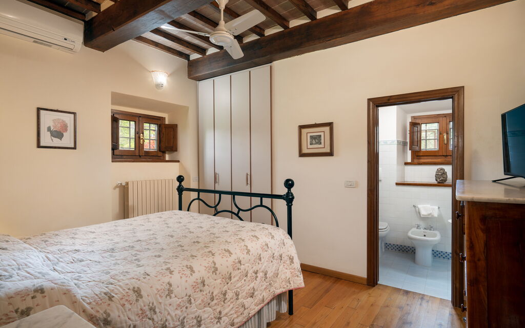 Villa Castelluccio - Arezzo, Toscana: Autumn, Bedroom, Spring, Summer