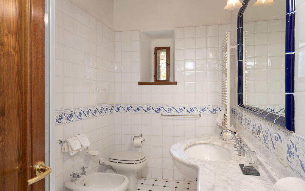 Villa Castelluccio - Arezzo, Toscana: Autumn, Bathroom, Spring, Summer