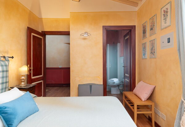 Villa Monte Bottigli: Autunno, Bagno, Camera da letto, Estate, Primavera