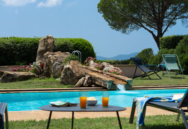 Villa Monte Bottigli: all'aperto, Estate, Esterni, Piscina