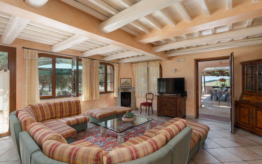 Villa Monte Bottigli: Autumn, Balcony / Terrace / Patio, Building Exterior, Living Room, Main Entrance, Spring, Summer