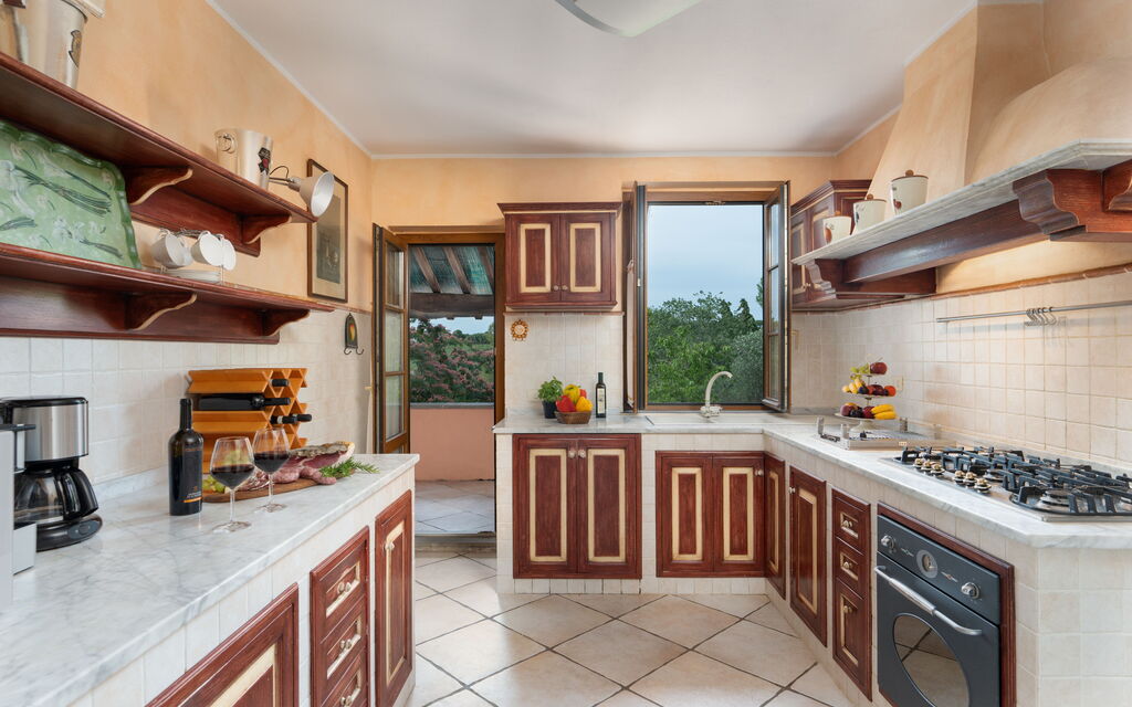 Villa Monte Bottigli: Autumn, Balcony / Terrace / Patio, Kitchen, Spring, Summer