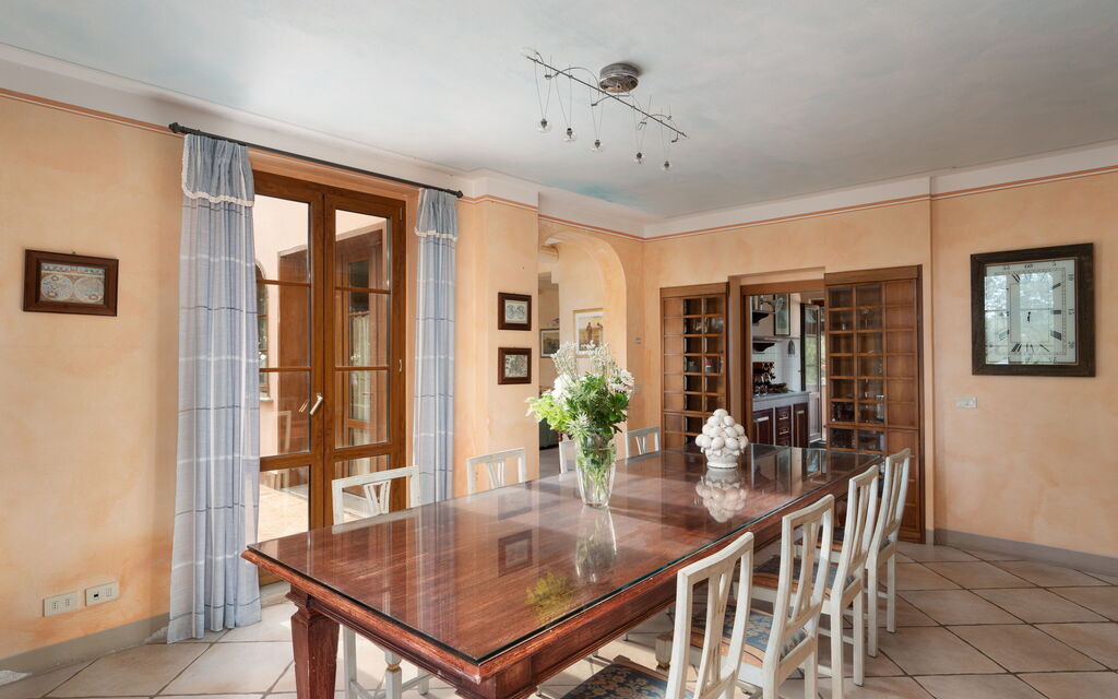 Villa Monte Bottigli: Autumn, Dining Room, Kitchen, Spring, Summer