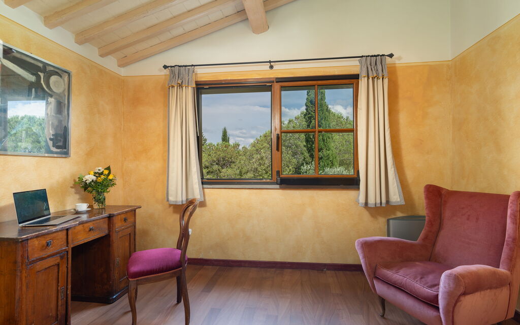 Villa Monte Bottigli: Sitting area of bedroom 5
