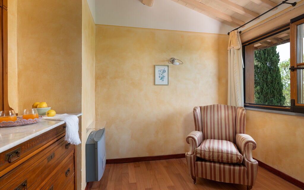 Villa Monte Bottigli: Sitting area of bedroom 6