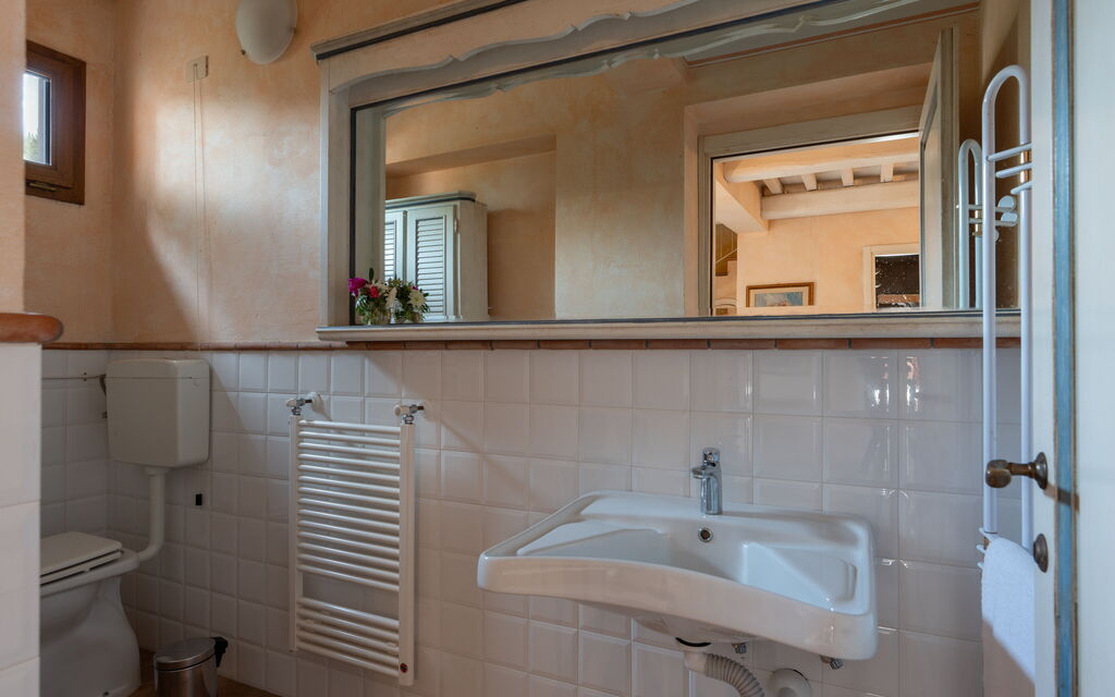 Villa Monte Bottigli: Autumn, Bathroom, Spring, Summer