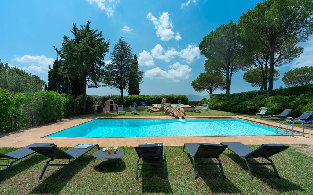 Villa Monte Bottigli: Building Exterior, Garden, Outdoor, Pool, Summer